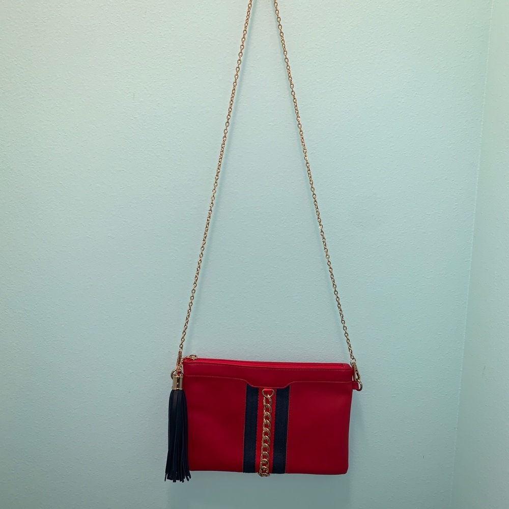 Red Cross Body Purse w/ Gold Chain!!